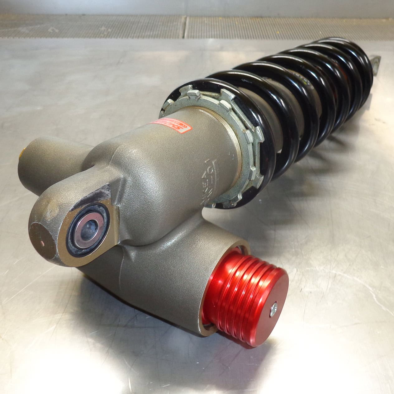 Reservoir Cap Showa CRF 450 '17 WITHOUT electric start - Image 2